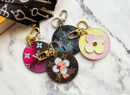 Premium Leather Metal keychain, Cute Flower Design