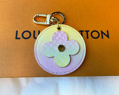 Premium Leather Metal keychain, Cute Flower Design